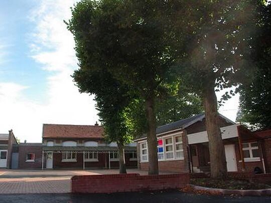 Photo de l'école d'Aubry du Hainaut