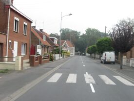 Rue Théophile Brassart, vers rue H. Maurice